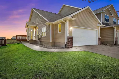 5919 Muirfield Dr SW, Cedar Rapids, IA 52404