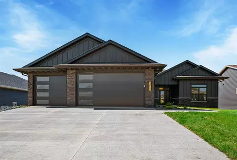 4017 Unbridled Ave, Iowa City, IA 52240