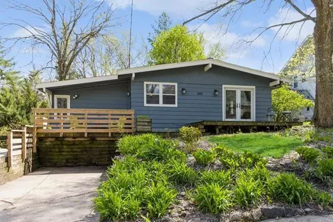 1301 E College St, Iowa City, IA 52245
