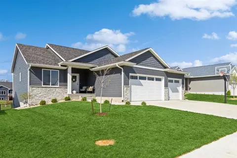 802 Old Mill Ln, Solon, IA 52333