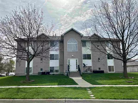 164 Elm Ridge Dr, North Liberty, IA 52317