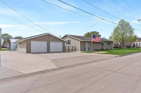 115 N 13th Ave, Washington, IA 52353