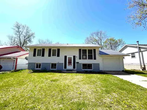 2521 Nevada Ave, Iowa City, IA 52240