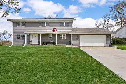 3010 Park View Ct, Cedar Rapids, IA 52403