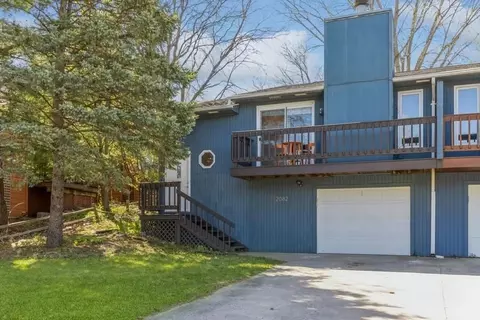 2082 S Ridge Dr, Coralville, IA 52241