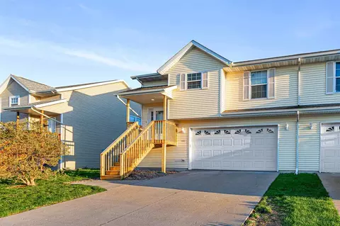 1542 Deerfield Dr, North Liberty, IA 52317