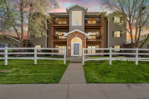 2707 Triple Crown Ln, Iowa City, IA 52240