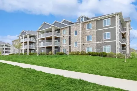 2863 Spring Rose Cir #101, Coralville, IA 52241