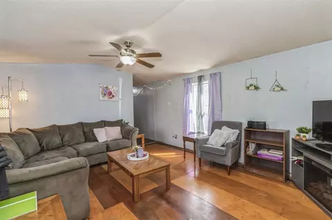 13 Data Dr, Iowa City, IA 52240