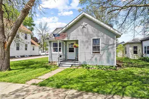 214 E 2nd St, Washington, IA 52353