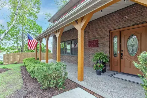 386 Holiday Rd, Coralville, IA 52241