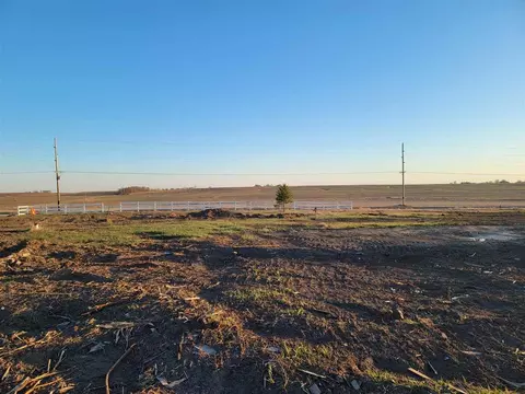 5488 SE Highway 22, Lonetree, IA 52755