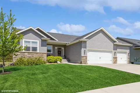 1025 Pheasant Ln, North Liberty, IA 52317