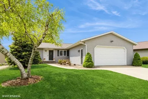 735 Spencer Dr, Iowa City, IA 52246