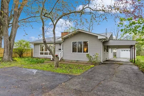 6 Oak Park Ct, Iowa City, IA 52246