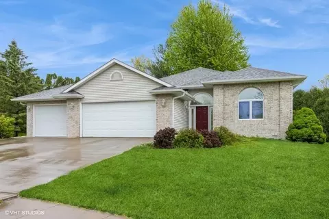 30 Pembroke Ln, Iowa City, IA 52240