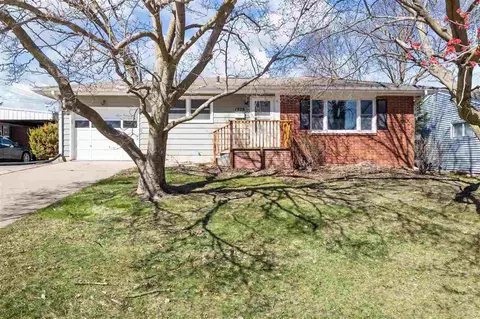 1320 Oakcrest, Iowa City, IA 52246