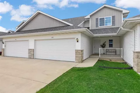 1105 Honey Creek Way NE, Cedar Rapids, IA 52402
