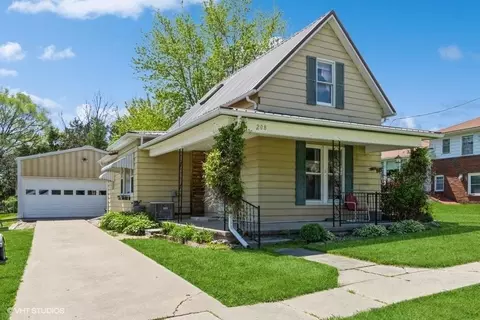 208 E Columbus St, Crawfordsville, IA 52621