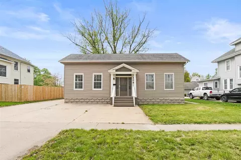 309 W 3rd St, Washington, IA 52353