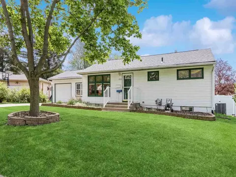 1322 Carroll St, Iowa City, IA 52240