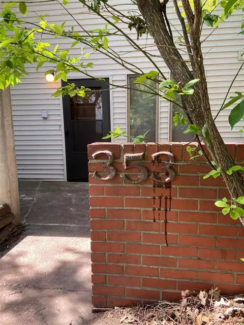 353 Samoa Dr, Iowa City, IA 52246