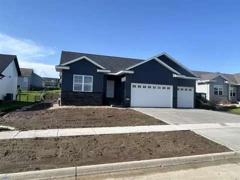 1245 Ogden Ln, North Liberty, IA 52317
