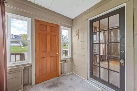 Entry Way - 327 36th St NE, Cedar Rapids, IA 52402 photo 1 of 1