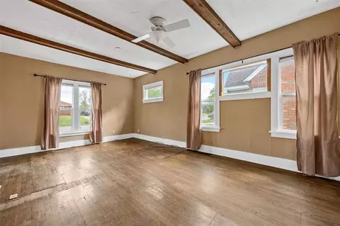 Living - 327 36th St NE, Cedar Rapids, IA 52402 photo 4 of 4
