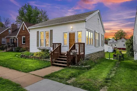 Exterior - 327 36th St NE, Cedar Rapids, IA 52402 photo 1 of 5