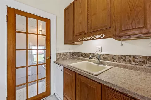 Kitchen - 327 36th St NE, Cedar Rapids, IA 52402 photo 2 of 3