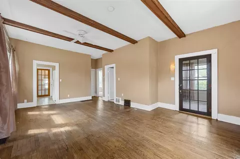 Living - 327 36th St NE, Cedar Rapids, IA 52402 photo 2 of 4