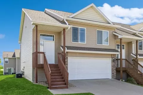 1818 Goose Lake Cir, North Liberty, IA 52317