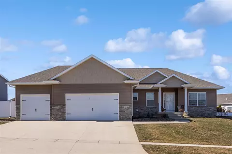 210 Wildrose Dr, Fairfax, IA 52228