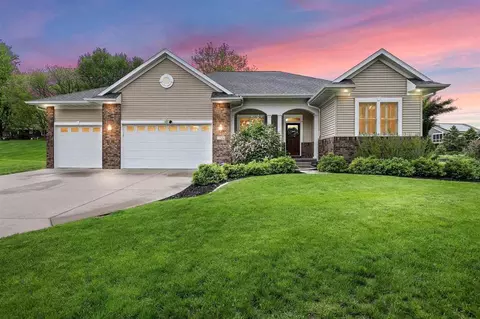 1506 Brown Deer Rd, Coralville, IA 52241