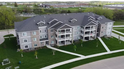2869 Spring Rose Cir 104, Coralville, IA 52241