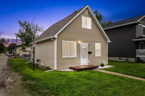 921 4th St, Cedar Rapids, IA 52404