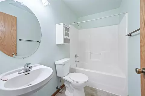 Bath - 1770 North Dr, Ely, IA 52227 photo 1 of 2