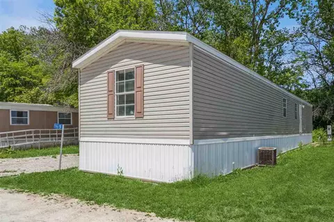 5 Parkside Estates Rd, Washington, IA 52353