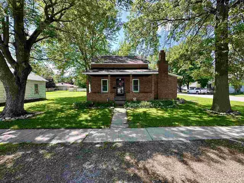 897 Howard Ave, Marengo, IA 52301