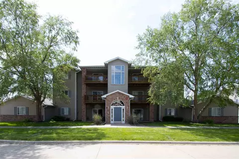 2875 Triple Crown Ln, Iowa City, IA 52240