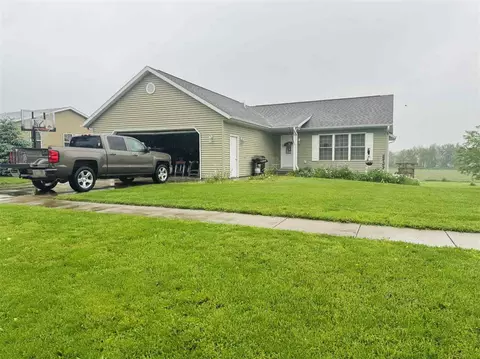 908 North St, Williamsburg, IA 52361