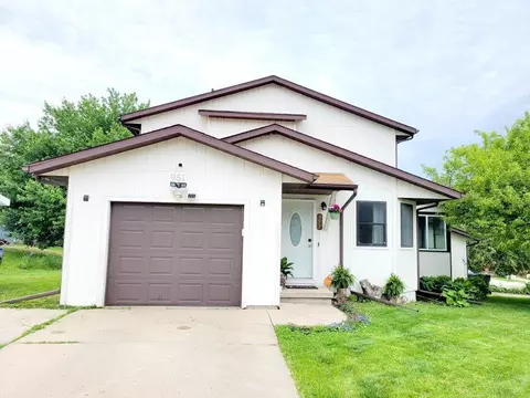 951 Dover St, Iowa City, IA 52245