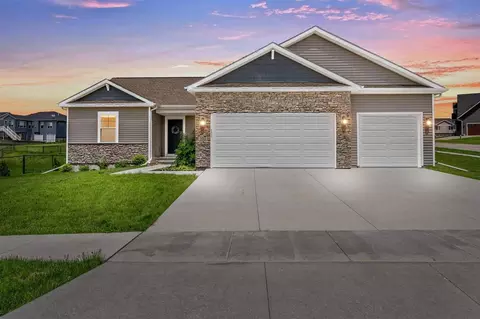 303 Dawson Dr, West Branch, IA 52358