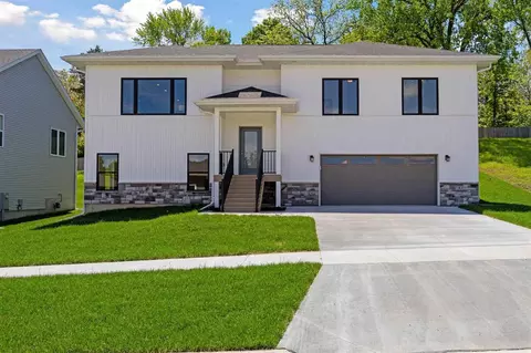 741 Silver Ln, Iowa City, IA 52245