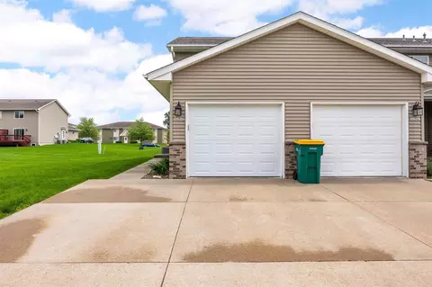 1826 Comisky Ct, Ely, IA 52227 photo 2