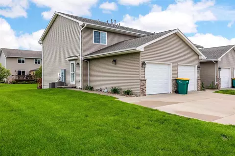1826 Comisky Ct, Ely, IA 52227