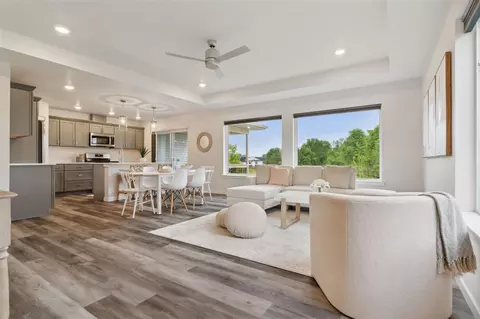 914 Oakland Trl, Solon, IA 52333