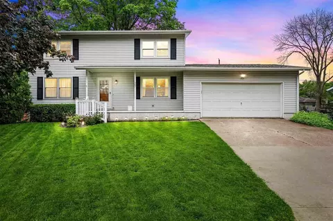 507 Green Acres Dr, Solon, IA 52333