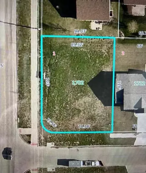 1702 Dickenson Ln, Iowacity, IA 52240
